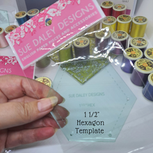 Load image into Gallery viewer, Fussy Cutting Mirror for your EPP (English Paper Piecing) - by Sue Daley Designs