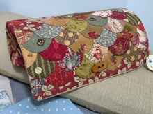 Load image into Gallery viewer, Clamshell Sewing Keep Pattern & Papers by Sue Daley Designs EPP