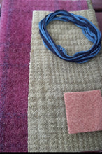 Load image into Gallery viewer, Lazy Daisy Pincushions