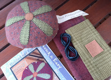 Load image into Gallery viewer, Lazy Daisy Pincushions