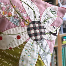 Load image into Gallery viewer, Daisy Love Purse Pattern