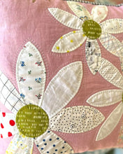 Load image into Gallery viewer, Daisy Cushion Pattern