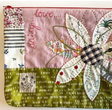 Load image into Gallery viewer, Daisy Love Purse Pattern