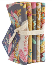 Load image into Gallery viewer, TILDA CHIC ESCAPE & DAISYFIELD