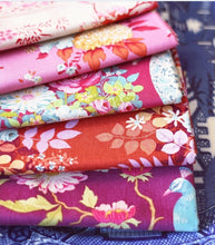 Load image into Gallery viewer, TILDA CHIC ESCAPE & DAISYFIELD