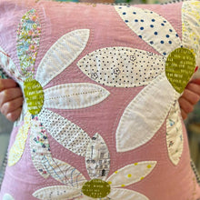 Load image into Gallery viewer, Daisy Cushion Pattern