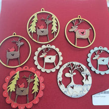 Load image into Gallery viewer, Slimline Deer Friends Christmas Decoration
