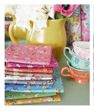 Load image into Gallery viewer, Tilda Daisyfield Chic Escape GREY
