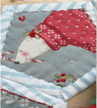 Load image into Gallery viewer, Hollygon Wreath Pattern &amp; Templates by Craftapalooza Designs
